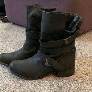Steve Madden Black Belted Brewzzer Moto Boot 10